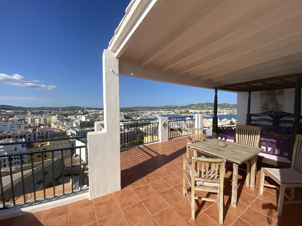Penthouse with privileged views in the old town from Ibiza
